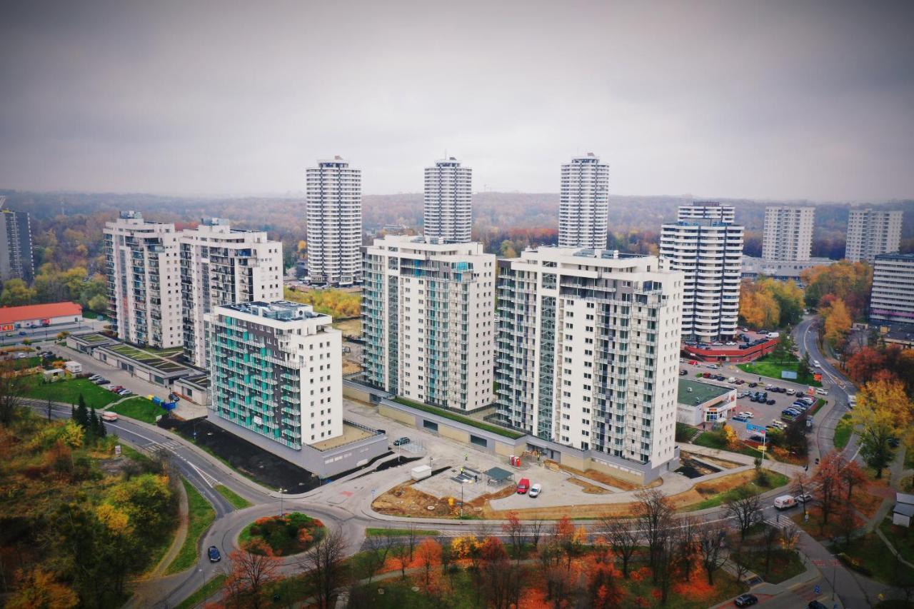 Apartament Wsrod 1000Cy Swiatel - Z Parkingiem W Hali Garazowej- Duzy Balkon Z Lezakami - Piekny Widok Noca Na Panorame Tysiaclecia Katowice Buitenkant foto