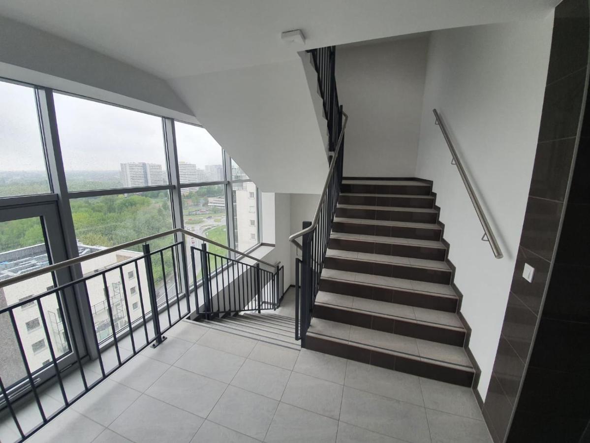 Apartament Wsrod 1000Cy Swiatel - Z Parkingiem W Hali Garazowej- Duzy Balkon Z Lezakami - Piekny Widok Noca Na Panorame Tysiaclecia Katowice Buitenkant foto