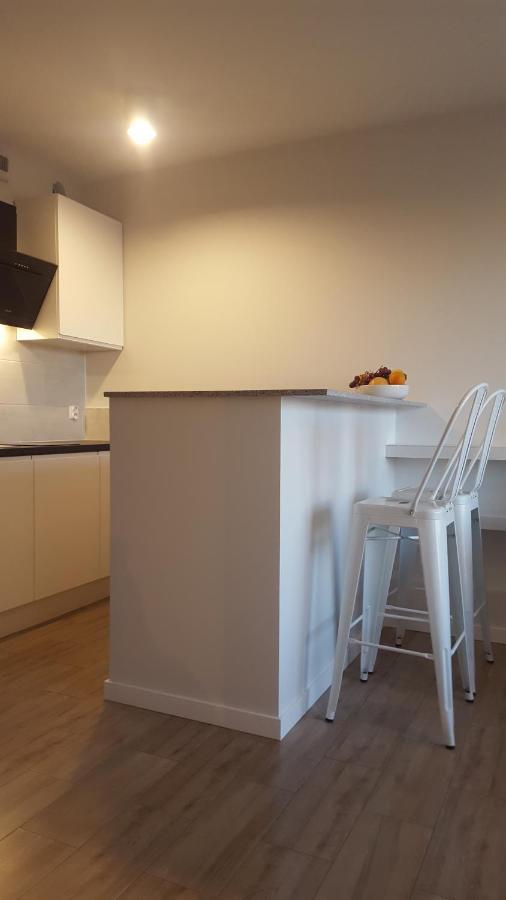 Apartament Wsrod 1000Cy Swiatel - Z Parkingiem W Hali Garazowej- Duzy Balkon Z Lezakami - Piekny Widok Noca Na Panorame Tysiaclecia Katowice Buitenkant foto