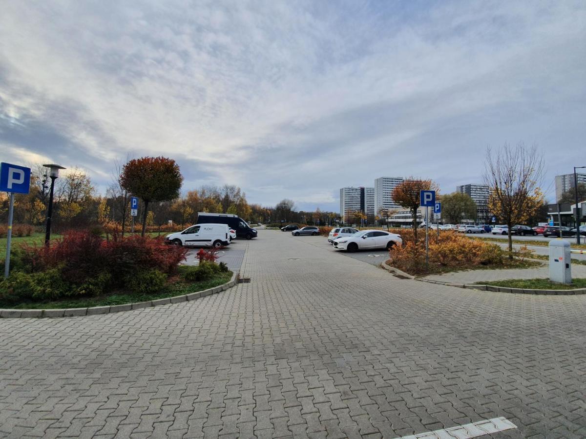 Apartament Wsrod 1000Cy Swiatel - Z Parkingiem W Hali Garazowej- Duzy Balkon Z Lezakami - Piekny Widok Noca Na Panorame Tysiaclecia Katowice Buitenkant foto