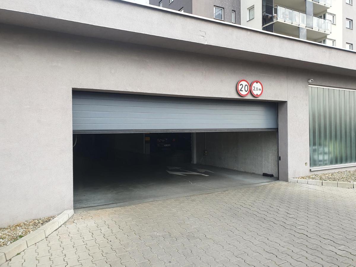 Apartament Wsrod 1000Cy Swiatel - Z Parkingiem W Hali Garazowej- Duzy Balkon Z Lezakami - Piekny Widok Noca Na Panorame Tysiaclecia Katowice Buitenkant foto