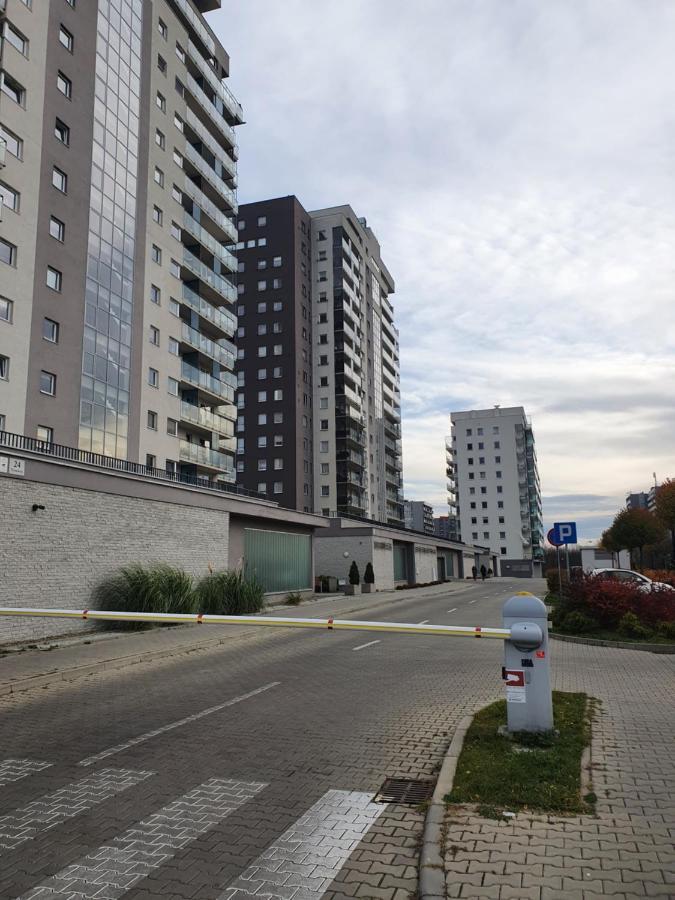 Apartament Wsrod 1000Cy Swiatel - Z Parkingiem W Hali Garazowej- Duzy Balkon Z Lezakami - Piekny Widok Noca Na Panorame Tysiaclecia Katowice Buitenkant foto