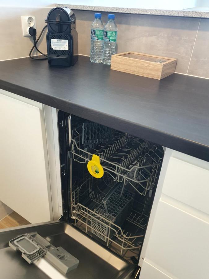 Apartament Wsrod 1000Cy Swiatel - Z Parkingiem W Hali Garazowej- Duzy Balkon Z Lezakami - Piekny Widok Noca Na Panorame Tysiaclecia Katowice Buitenkant foto