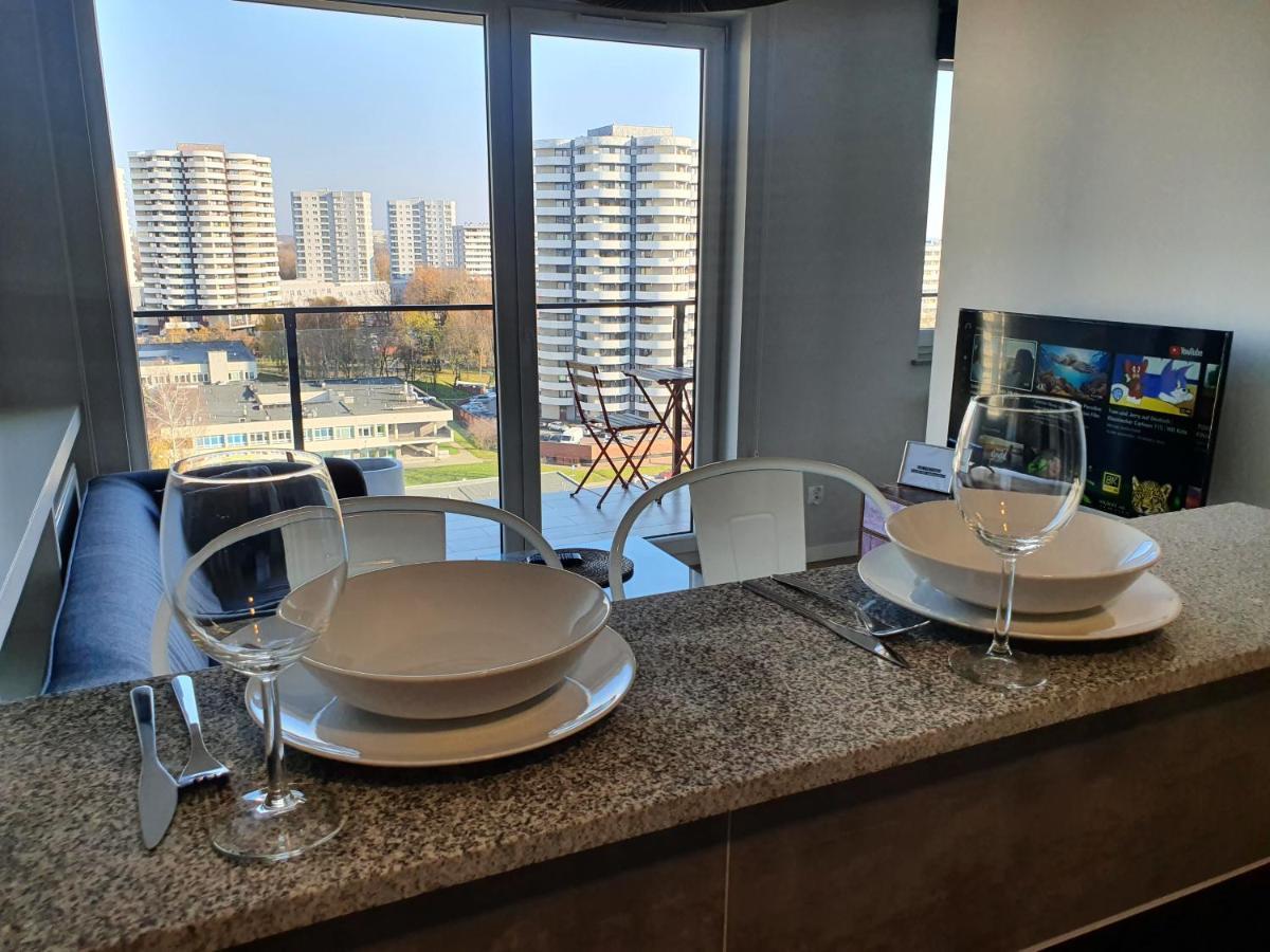 Apartament Wsrod 1000Cy Swiatel - Z Parkingiem W Hali Garazowej- Duzy Balkon Z Lezakami - Piekny Widok Noca Na Panorame Tysiaclecia Katowice Buitenkant foto