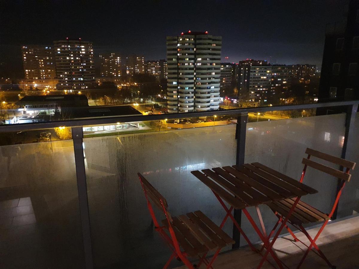 Apartament Wsrod 1000Cy Swiatel - Z Parkingiem W Hali Garazowej- Duzy Balkon Z Lezakami - Piekny Widok Noca Na Panorame Tysiaclecia Katowice Buitenkant foto