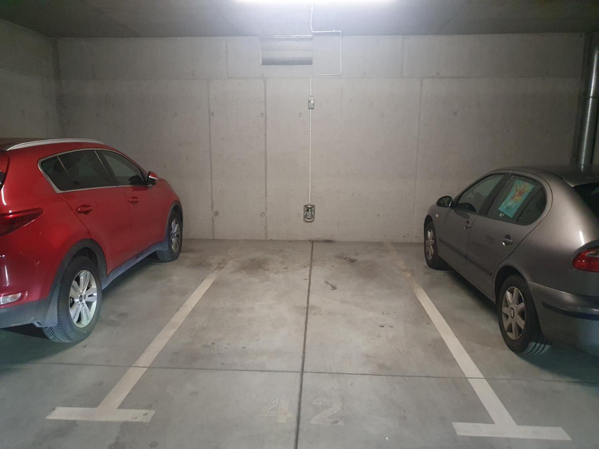 Apartament Wsrod 1000Cy Swiatel - Z Parkingiem W Hali Garazowej- Duzy Balkon Z Lezakami - Piekny Widok Noca Na Panorame Tysiaclecia Katowice Buitenkant foto