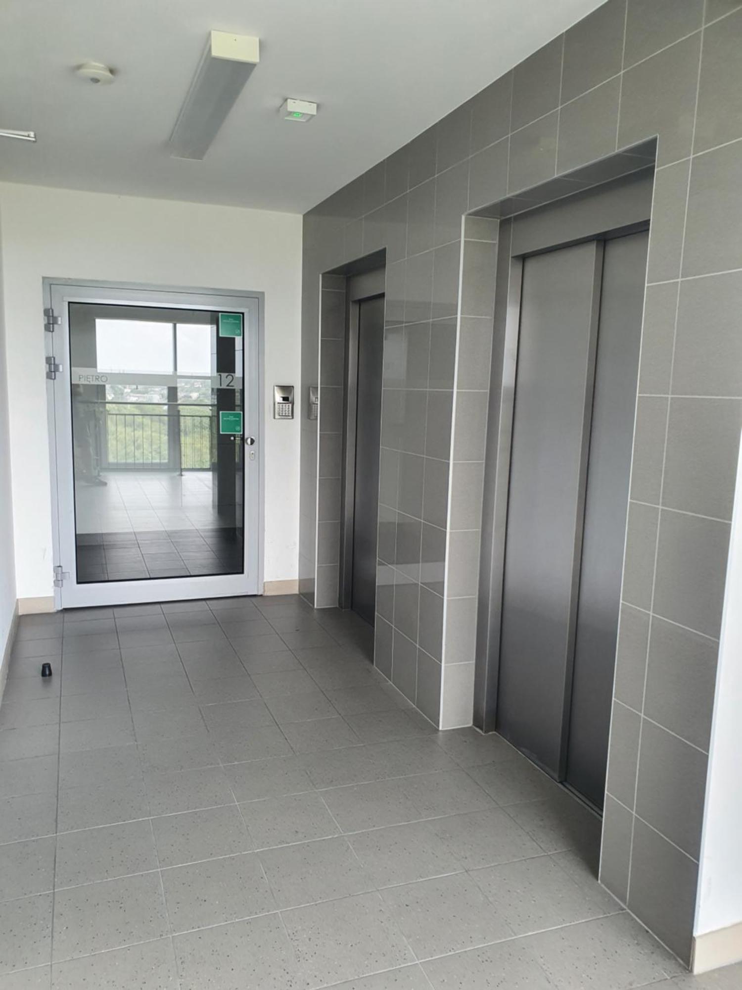 Apartament Wsrod 1000Cy Swiatel - Z Parkingiem W Hali Garazowej- Duzy Balkon Z Lezakami - Piekny Widok Noca Na Panorame Tysiaclecia Katowice Buitenkant foto