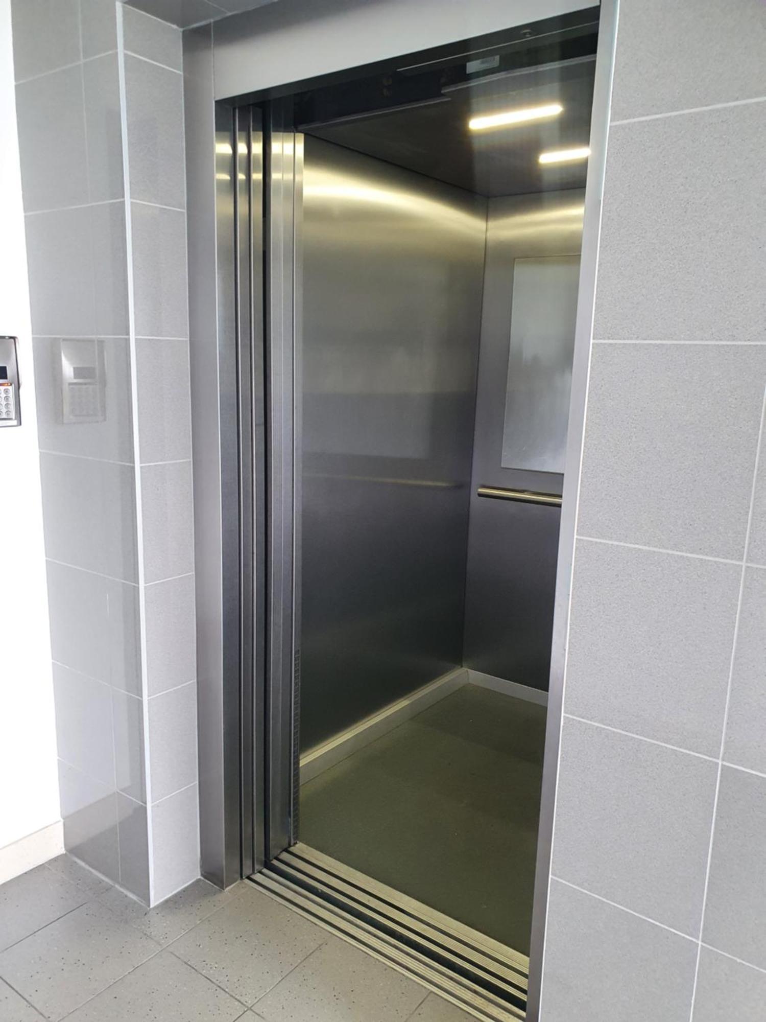 Apartament Wsrod 1000Cy Swiatel - Z Parkingiem W Hali Garazowej- Duzy Balkon Z Lezakami - Piekny Widok Noca Na Panorame Tysiaclecia Katowice Buitenkant foto